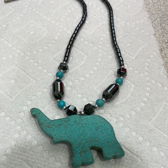Vintage Women’s Blue Turquoise Stone Elephant Beaded Pendant Necklace 18 inches - Picture 4 of 6